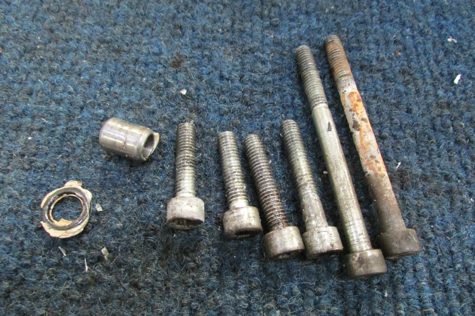 OEM DUCATI/CAGIVA INDIANA 650 350 1987 87 CUBIERTA DE EMBRAGUE ACCESORIOS DE MONTAJE Foto 1 de 1