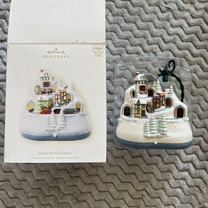 Hallmark Keepsake 2010 Home For The Holidays Magic Light Sound Motion - Picture 1 of 4