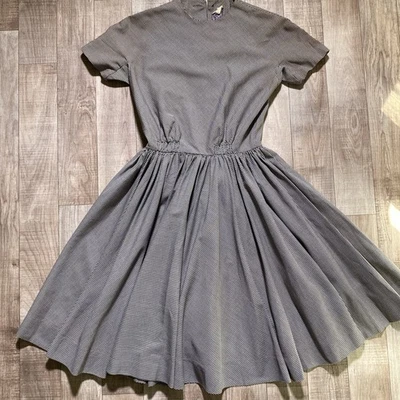 Vestido Feminino Vintage Anos 60 Neiman Marcus M Flare Dona de Casa Gingham Botão Traseiro - Imagem 1 de 4