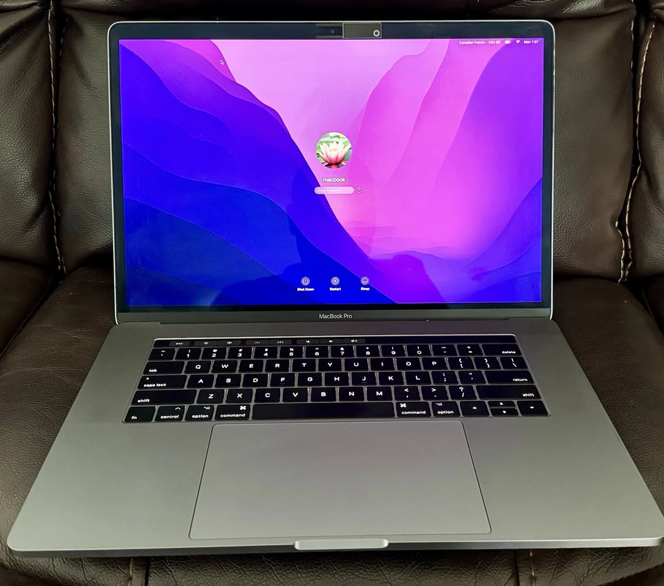 15" Apple MacBook Pro 2016 2.6 i7 16GB 512,GB 450 Monterey Gray Touch Bar - Image 1 of 4