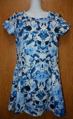 Vestido Niñas Bonito Azul Pájaro Floral Guess Manga Gorra 14 14Y NUEVO SIN ETIQUETAS Foto 1 de 2