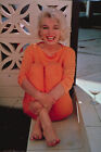 Marilyn Monroe uśmiechnięta i bez butów 8x10 zdjęcie celebrytka nadruk