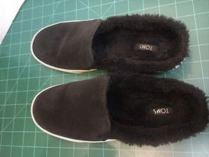 Toms Fuzzy Womens Sz 6.5 slip on black suede leather mule rubber sneaker bottom - Picture 1 of 24