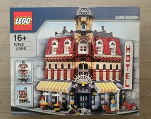 LEGO Advanced Models: Cafe Corner (10182) - Picture 1 of 3
