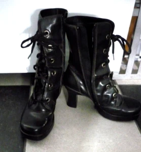 Goth Style 9,5 M schwarz Pleather hochhackig Plateau Stiefel - Reißverschlüsse - Schnürsenkel - Bild 1 von 8