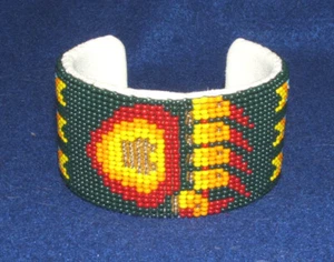 Bracciale Polsino Perline Zampa d'Orso 1,5 L x 7" L Supporto in pelle scamosciata regolabile - Foto 1 di 2