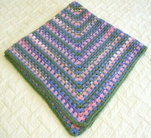 MANTA BEBÉ GANCHILLO HECHA A MANO/AZUL AFGANO-ROSA-VERDE-PÚRPURA-BLANCO 35X36 - Imagen 1 de 4