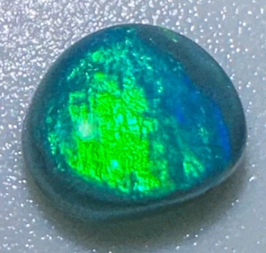 Australian Lightning Ridge Opal cabochon .5 carat - Picture 1 of 8