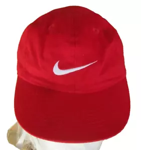Gorra de béisbol para niños Nike Swoosh roja bordada blanca ajustable gorra con cierre a presión - Imagen 1 de 7