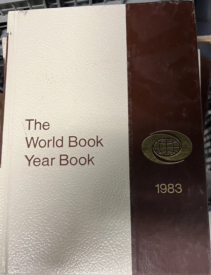 The World 1983 Book Year Book - A Review Of The Events Of 1982 - Изображение 1 из 1