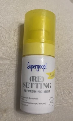 Supergoop Resetting Refreshing Mist FPS 40 protetor solar facial 1 oz tamanho para viagem - Imagem 1 de 2