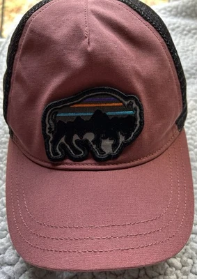 Sombrero de Camionero Patagonia Fitz Roy Bisonte Malva, Algodón Orgánico Lona Poliéster Malla Foto 1 de 4