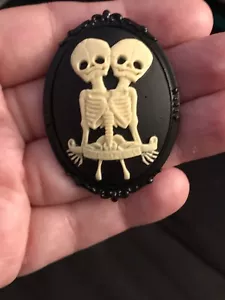Conjoined Twins Cameo Brooch Pin Gothic Goth - Picture 1 of 2