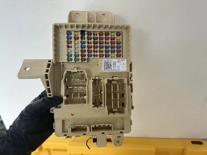 2022-2024 HYUNDAI IONIQ 5 FUSE BOX MODULE 91952-GI542 OEM - Picture 1 of 9