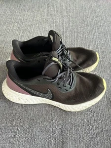 Nike Revolution 5 SE Negro Ciruela Zapatos para Correr para Mujer Talla 7 Cordones - Imagen 1 de 8