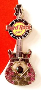 2010 HARD ROCK CAFE FOXWOODS GEM STONE GUITAR SERIES DANGLE LE PIN - Picture 1 of 1