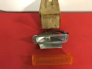 NOS 1970 CHRYSLER NEWPORT PARKLING LIGHT WITH HOUSING MOPAR 3403213 - Bild 1 von 5