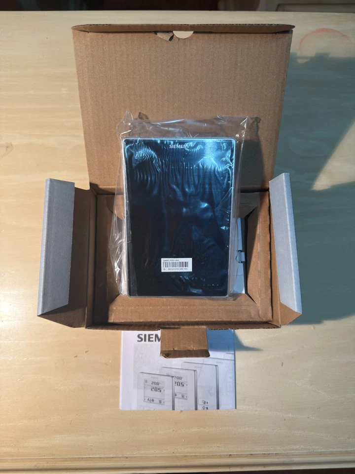 Siemens QMX3.P70-1BSC Sensor Ambiental con Pantalla – Temp/Humedad/Aire – BMS DX - Imagen 1 de 4