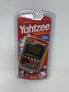 Yahtzee Gioco Elettronico Portatile 1999 Milton Bradley Hasbro 04511 NUOVO E SIGILLATO - Foto 1 di 9