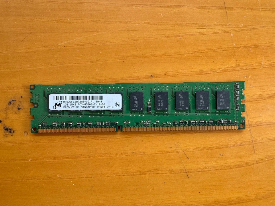 Micron 1GB DDR3 PC3-8500E 1066MHz ECC DIMM RAM Server/Workstation - MT9JSF12872A - Immagine 1 di 1