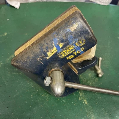 ВИНТАЖНЫЙ STANLEY NO 700 СКАМЕЙКА УГЛОВЫЕ ТИСКИ - ОЧЕНЬ ХОРОШИЙ - СДЕЛАНО В США - Изображение 1 из 4