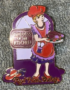 ROTER HUT GESELLSCHAFT ANSTECKNADEL ~ Göttin der Küche ~ WILLABEE & WARD SAMMLUNG - Bild 1 von 4