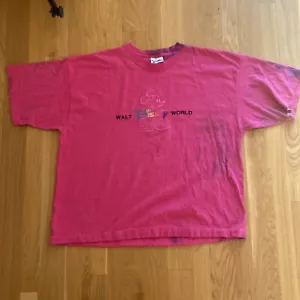 T-shirt vintage ricamata Walt Disney World Topolino rosa taglia XL - Foto 1 di 10