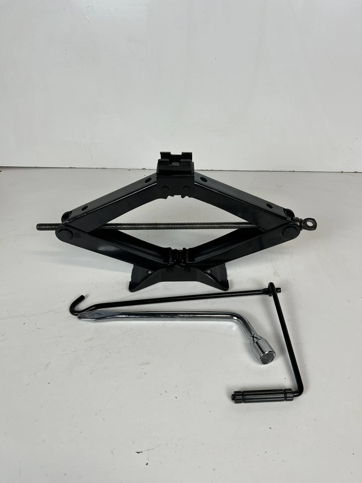 MONTAJE JACK CON MANGO JACK Y LLAVE DE TUERCAS SE ADAPTA A: NISSAN PATHFINDER 2010-2024 Foto 1 de 1