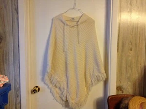 Vintage1970's  WESTERN SPORTSWEAR  Acrylic KNIT Fringe  CAPE SHAWL PONCHO MEDIUM - Picture 1 of 3