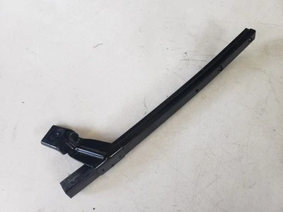 2015 日产 Altima 右后门玻璃导轨支架 — 第 1/2 张图片