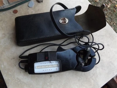 Estojo e sondas vintage Ge/Geral elétrico braçadeira CA volt amp medidor - Imagem 1 de 4