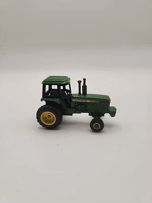 ERTL 1/64 JOHN DEERE MODEL TRACTOR DIECAST METAL GREEN DUAL WHEELS - Image 1 of 4