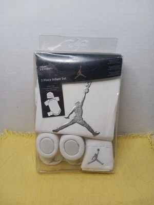 3 Piezas Nike Air Jordan Vintage Infantil Conjunto Talla 3-6 Meses, Blanco Plata Nuevo Foto 1 de 4