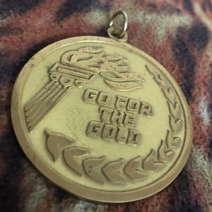 Vintage 1984 USA Olympics Go For The Gold 2” Gold Tone Heavy Medal Commodore - Picture 1 of 5