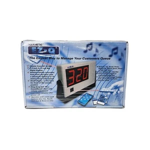 Pantalla montable en lista de espera de cola de cliente digital Quenetic EZ-Q con control remoto - Imagen 1 de 7
