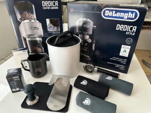 Set - DeLonghi Kaffeemaschine EC 685.BK - Kaffemühle KG 521.M - Barista Legends® - Bild 1 von 17