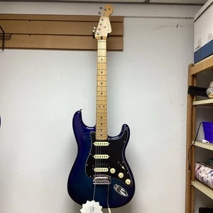 Fender Player Stratocaster HSS MIM Blue Burst 70° Anniversario - Foto 1 di 7