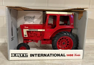 Ertl #4622: International 1466 TURBO Tractor Wht Stripe SPECIAL EDITION 1:16 NIB - Image 1 of 4