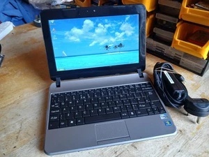 Quick Win XP Zoostorm 10" Widescreen Netbook: 320GB HD + 2GB DDR3 RAM (Z1) - Picture 1 of 7
