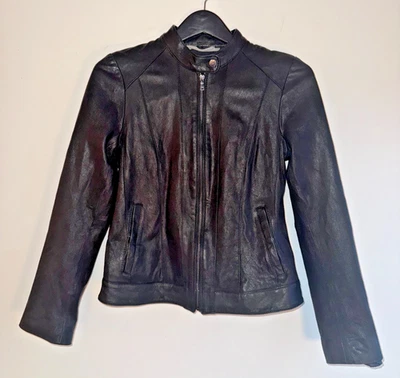 Chaqueta de cuero para mujer Cole Haan Racer negra estilo moto talla M usada en excelente estado clásica Foto 1 de 4