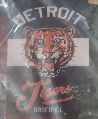 Detroit Tigers Banner Flag 28 x 44 Retro Cover