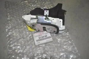 MITSUBISHI L200 TRITON 07 - 15 FRONT LEFT DOOR LATCH NEW GENUINE OEM 5715A183 - Picture 1 of 3