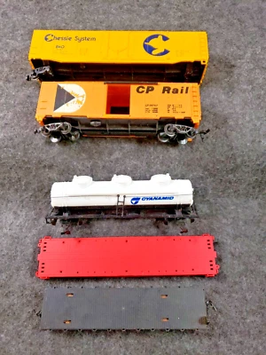 5 HO Scale Train Car 2 Flat cars 2 Box cars 1 Tanker 3 dome ...............(SB6) - Image 1 of 4