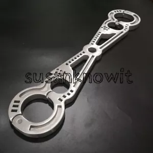 Metal Adjustable Size Wrist and Ankle Cuff Restraint Cangue Handcuffs New - Picture 1 of 9