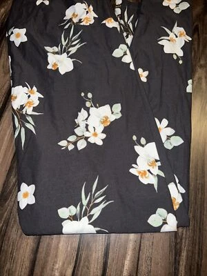 Lularoe TC2 Tall Curvy Leggings Plus 18/22 Gray White Moth Orchid Plumeria 🦄 - Image 1 of 4