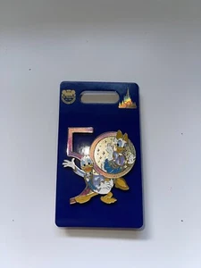 Walt Disney World Pin Donald Duck w Daisy 50th Anniversary WDW Parks - Picture 1 of 2