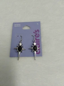 Claires Sensitive Solutions silberfarben baumelnde schwarze Kreuz Draht Ohrringe - Bild 1 von 4