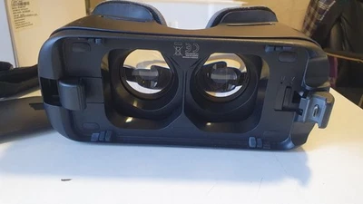 Samsung Gear VR (2016) SM-R323N Virtual Reality Headset - Blue Black - Image 1 of 4