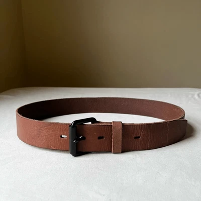 Ремень кожаный коричневый American Eagle с черной роликовой пряжкой повседневный искусственно состаренный 32 - Изображение 1 из 4