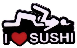 I Love Sushi Heart Stick Figure Scherzo Umorismo Frase Divertente Spilla Smalto - Foto 1 di 4